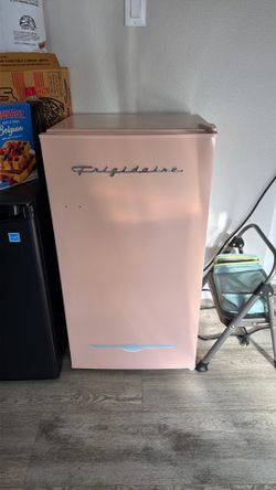 Pink Fridgadaire Retro Pink Mini Fridge