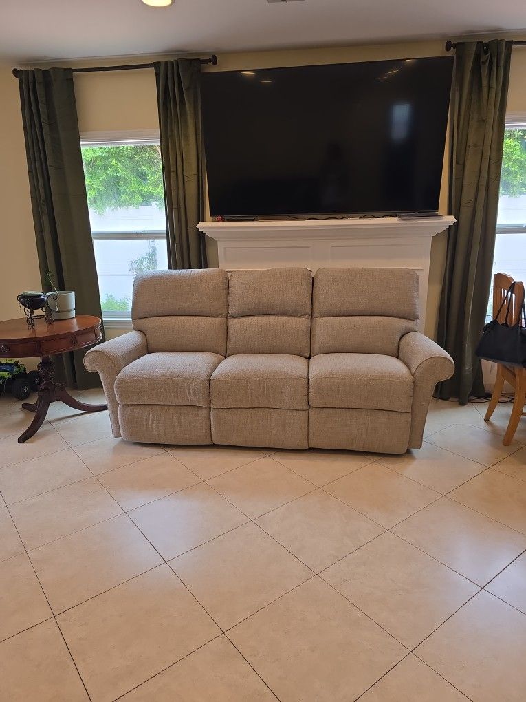 Reclyner Sofa.