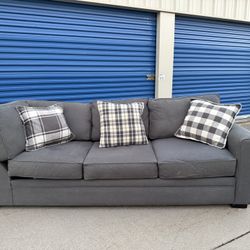 FREE DELIVERY 🚚🚛🚚 huge Jonathan Louis Couch