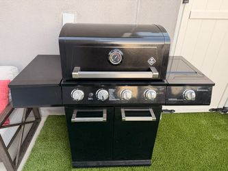 BBQ 4-Burner with Side Burner in Black