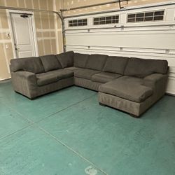 ✨ Large Grey 3-Piece Sectional Sofa w/ Chaise – Excellent Condition ✨