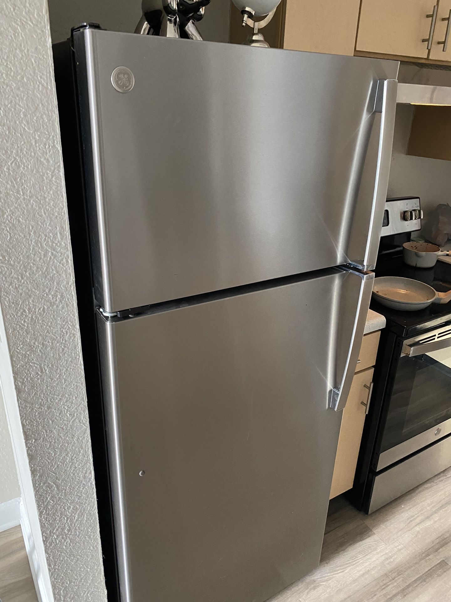 GE Stainless Steel Refrigerator 17.5 Cu