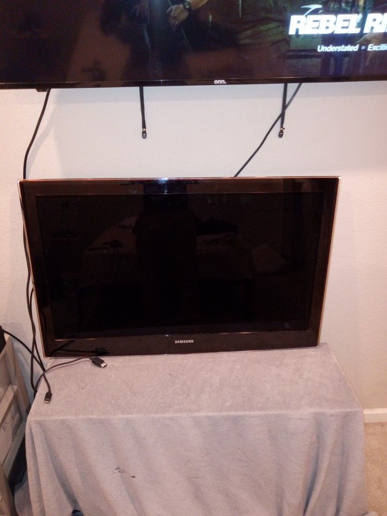 Samsung TV 50 Inches With Xbox One 500GB