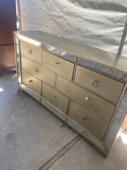 DRESSER