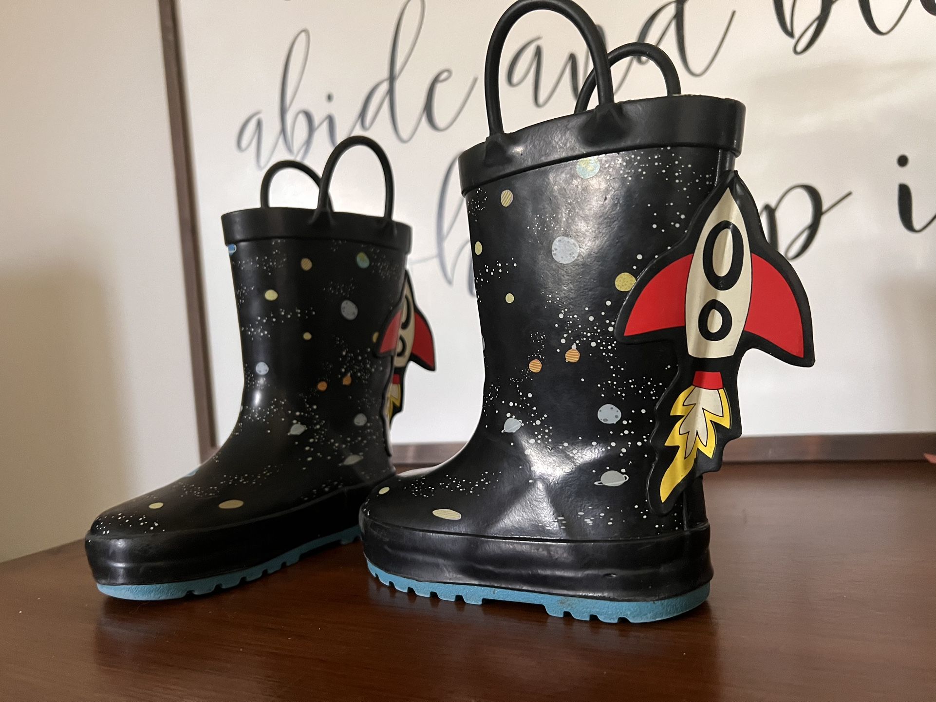 Child’s Rain Boots Size 5/6