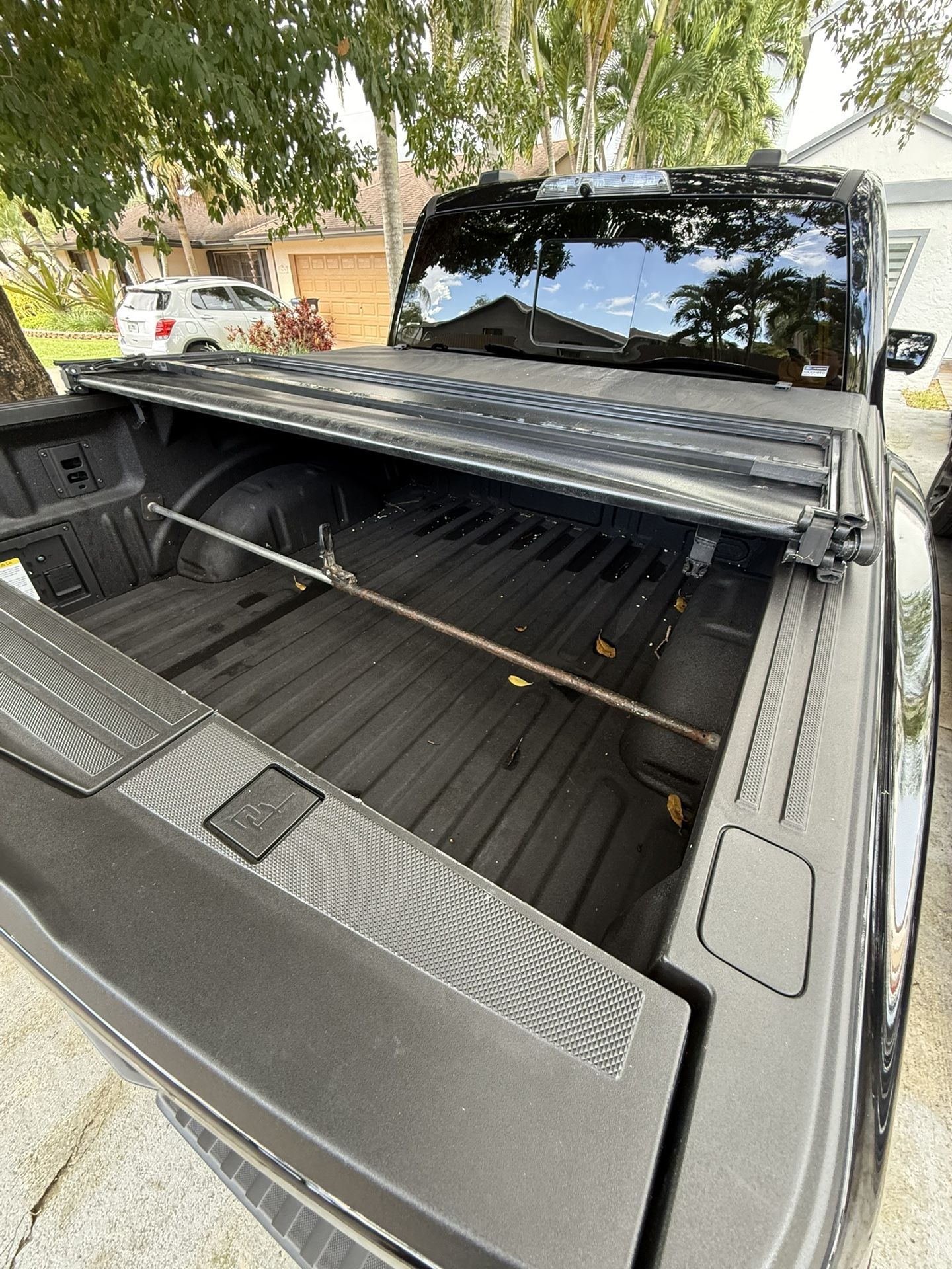 Truck Bed TONNEAU COVER
