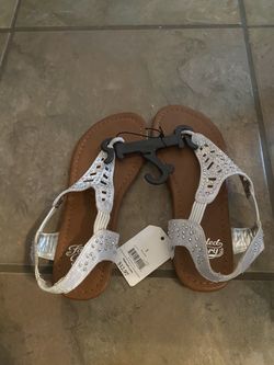 New Faded Glory Sandals