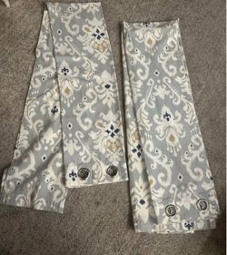 LOT (2) curtain panels 50x89