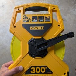 Dewalt 300' Fiberglass Tape