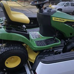 John Deree S100 Reading Lawnmower Like New $1999 Included Bag Catcher