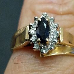 SAPPHIRE AND DIAMOND RING