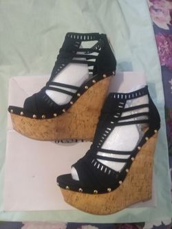 BLACK HIGH WEDGES 8.5 WOMAN