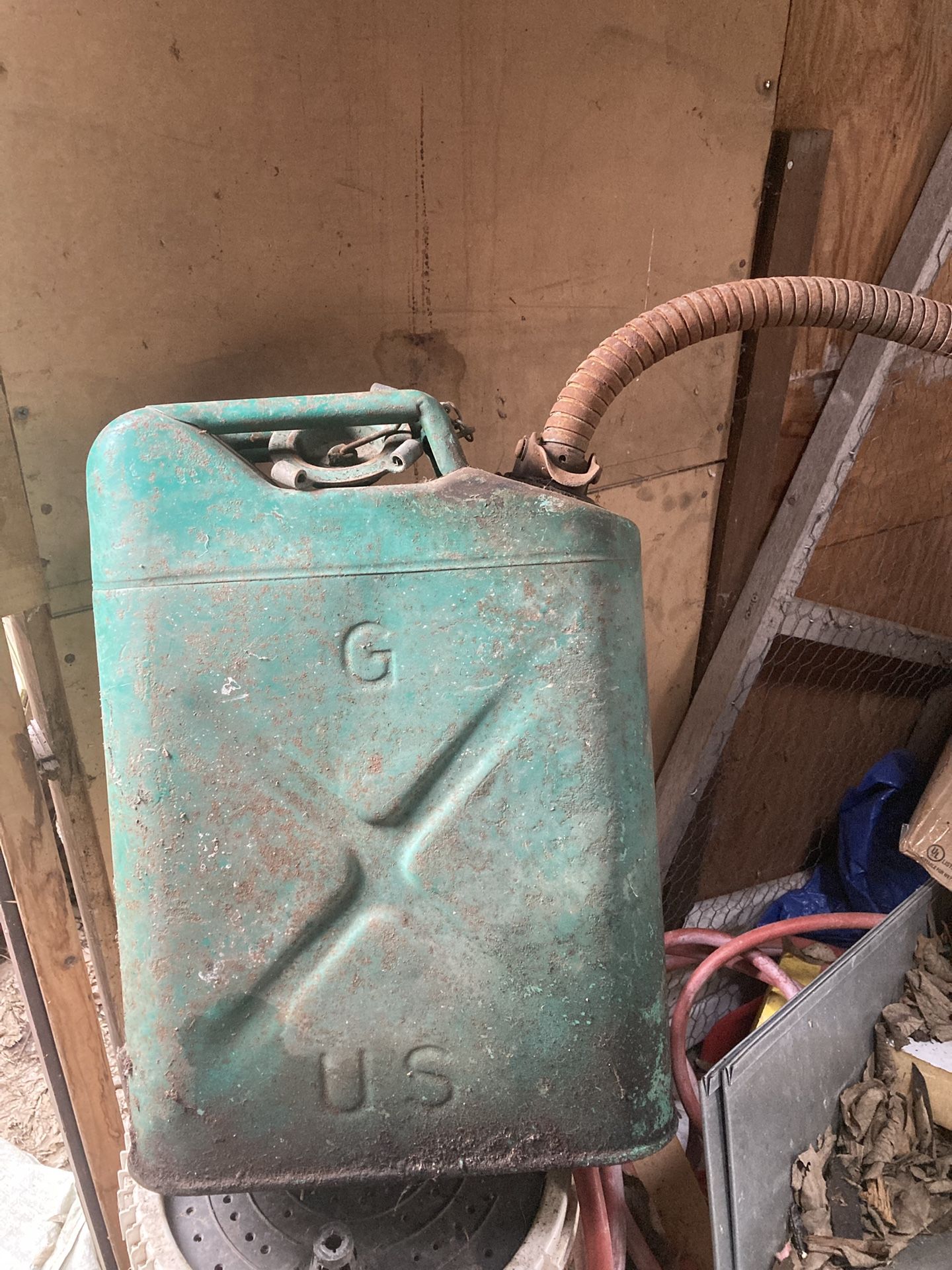 Antique gas can