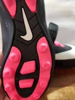 Brand new Nike girl soccer cleats size 11c