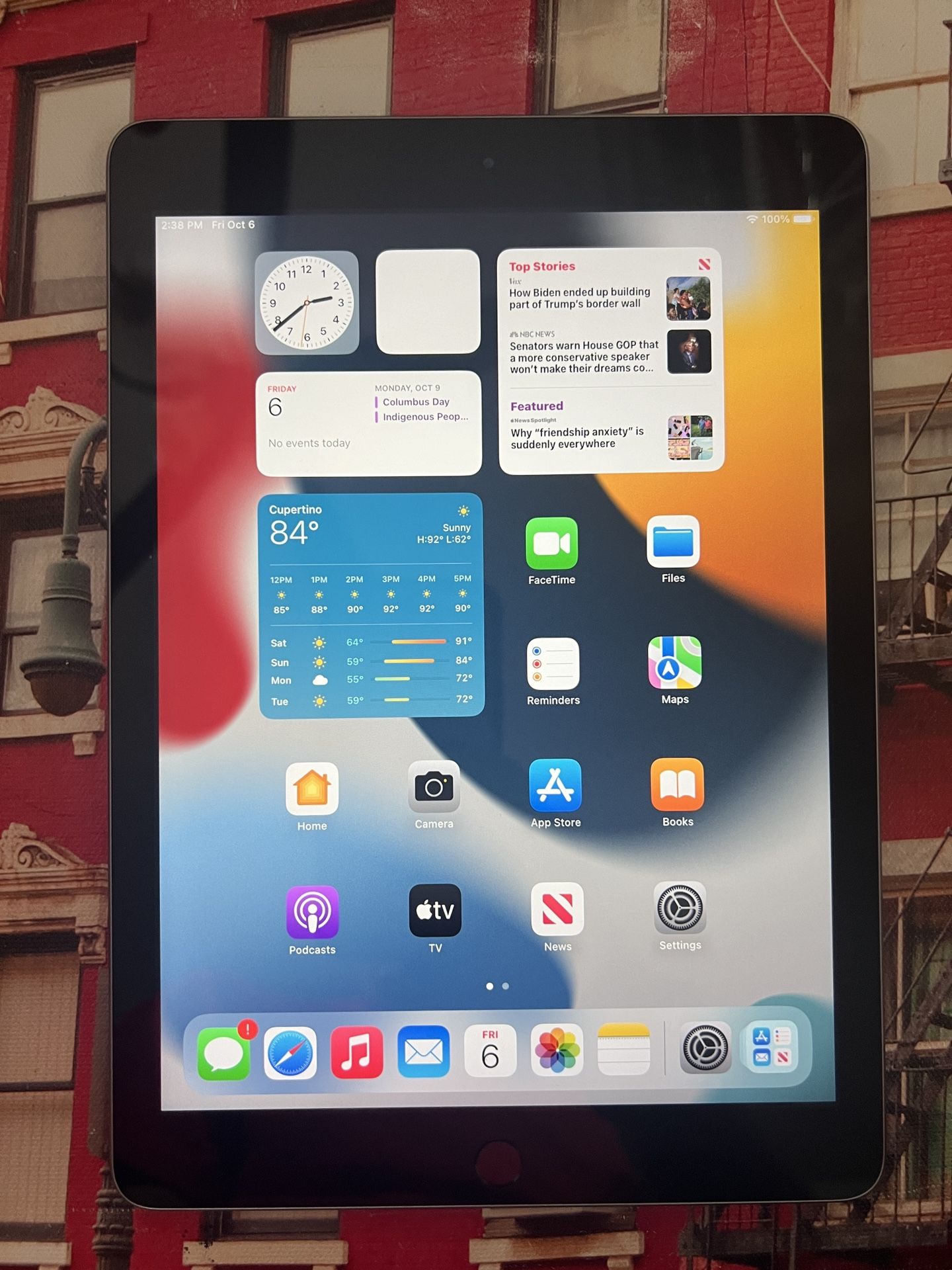 Apple iPad (5th Generation) Tablet 9.7 Inch 32GB Wifi