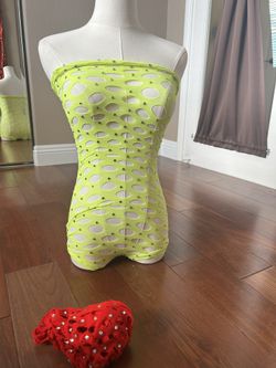 One piece one size, yellow or red 