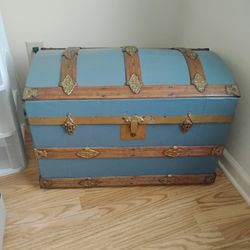 Antique Hunchback Trunk 