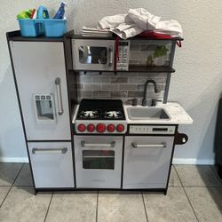 Play Kitchen With Accessories 