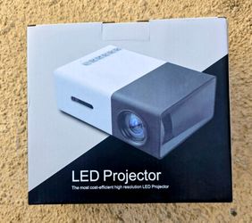 Portable Mini LED Projector in Box