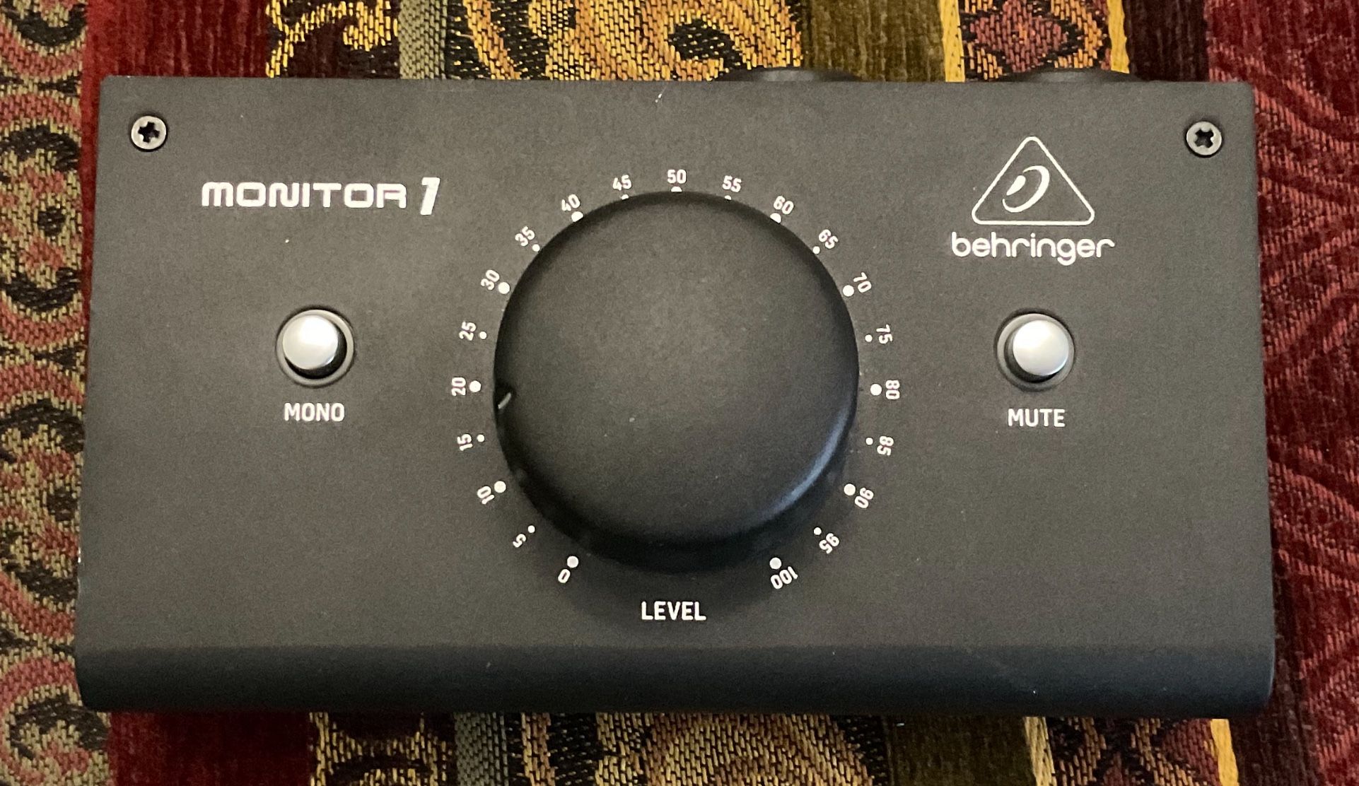 Behringer MONITOR 1