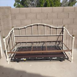 Vintage twin daybed with pull out pop up trundle bed