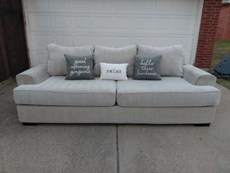 Ashley Couch (free delivery)