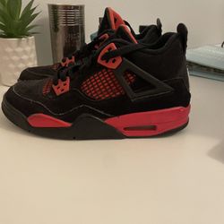 Jordan 4 Retro Red Thunder Fully Authentic For Boys Size 4.5Y