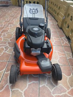 Husqvarna Self-propelled Honda CGV 160 mower $280
