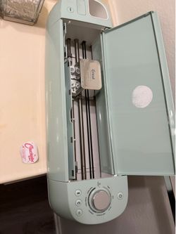 Cricut smart cut 2 $250.00 cash only like new