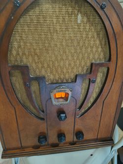 Working antique philco radio from the 1930s