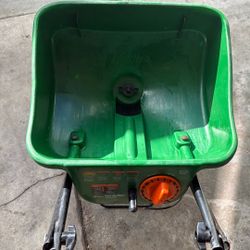 Semi New Ferlizer Spreader 