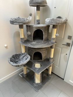 Absolutely Brand New Cat Tree Won’t Be Needing It. Comes As Pictured. Sizing In Pics. PRICE FIRM