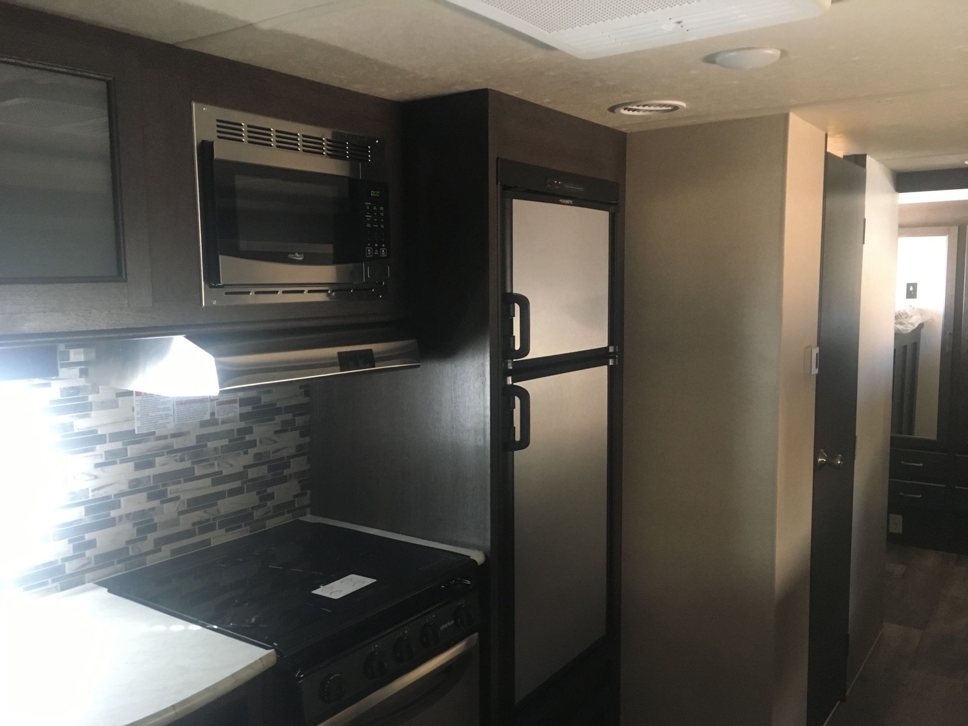 2018 travel trailer with outdoor kitchen
