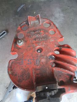 Rigid chain vise w /tripod