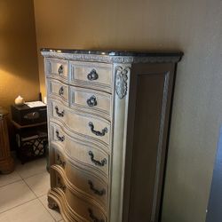 Chest of drawers