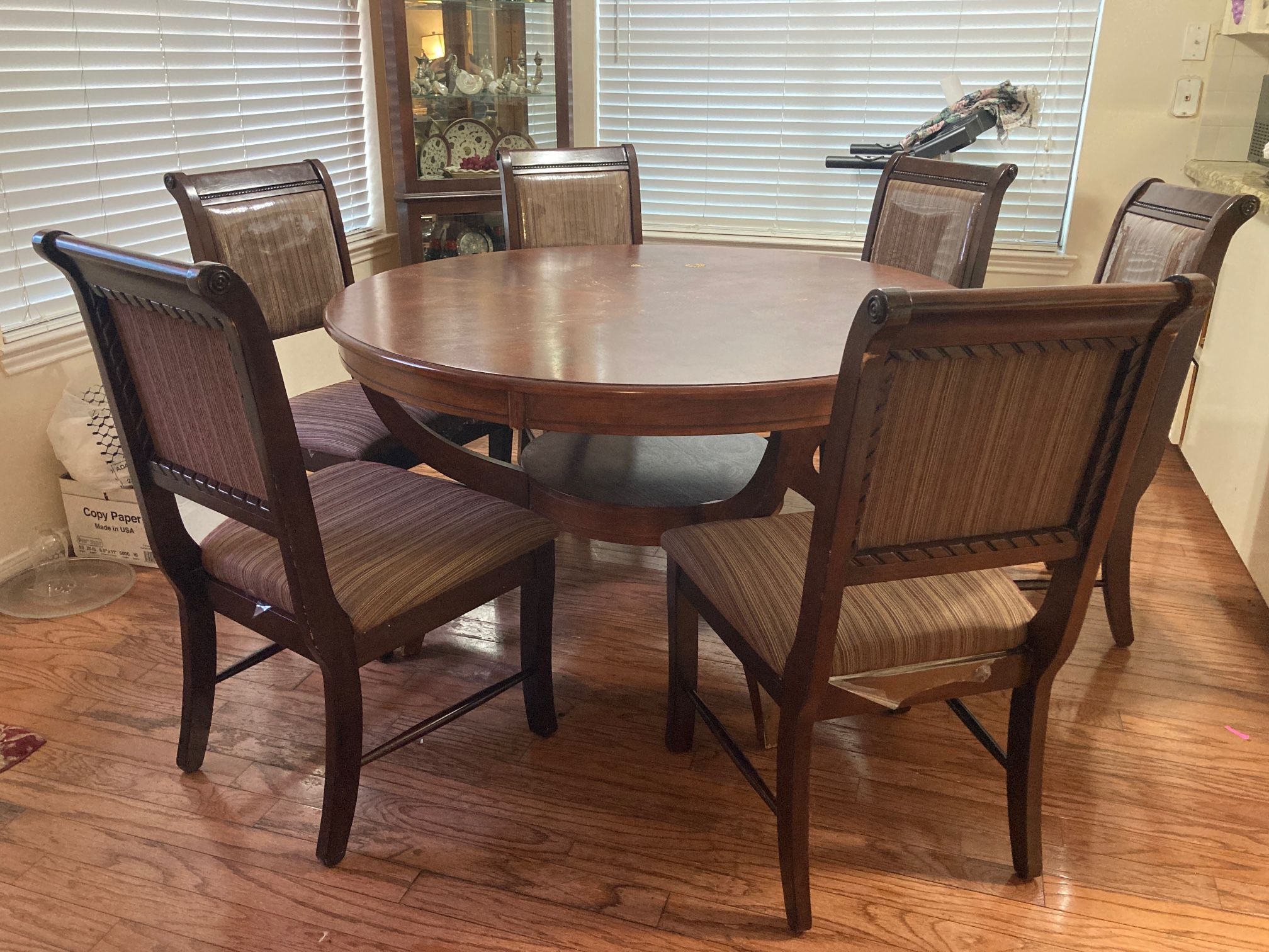 DINING TABLE & 6 CHAIRS