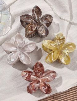 Hawaiian hair clips