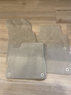 Audi Q7 - Mint Condition OEM Mats 