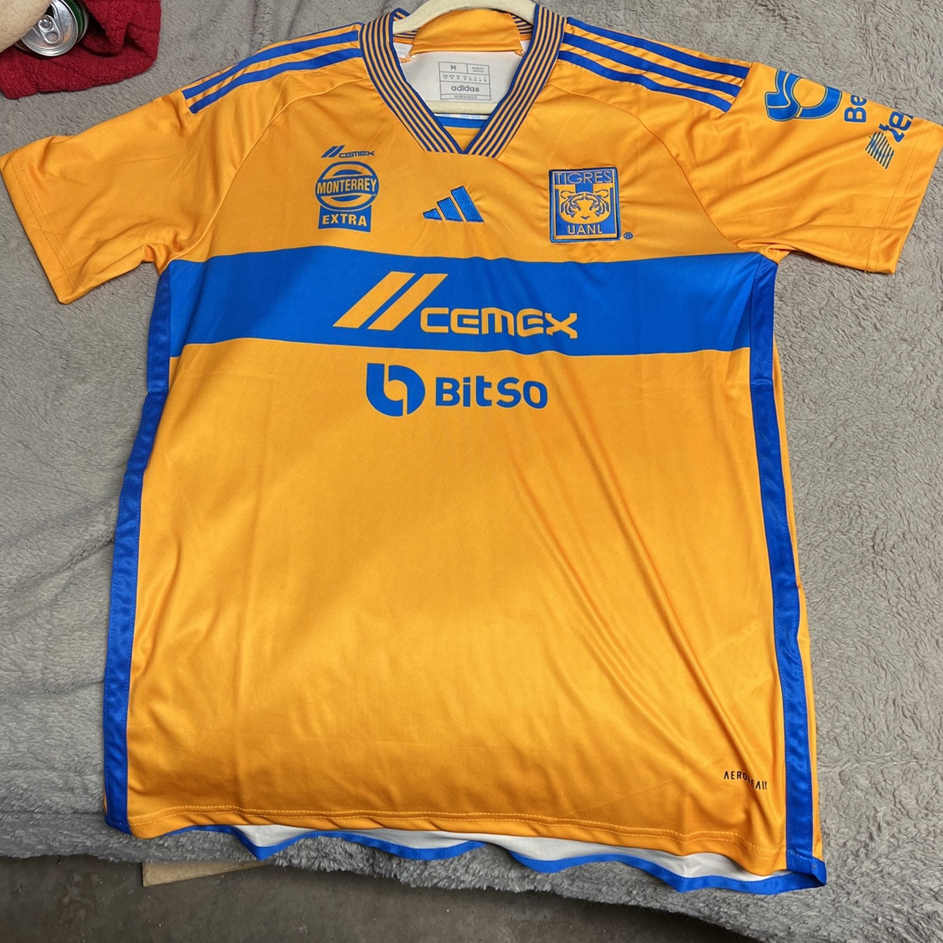 24. Tigres Jersey