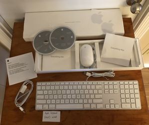 Apple wired Keyboard w/Mouse