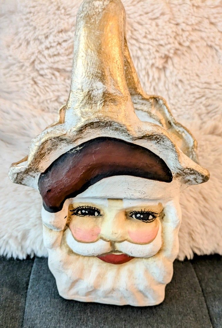 Unique basket home decor Xmas very lightweight
is in good condition, has a vintage look, is about 14 inches tall by 9 in by 7 in.