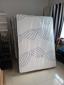 NEW QUEEN-SIZE MATTRESS AND BOX SPRING