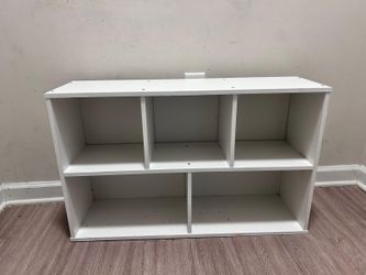 Small cube shelf