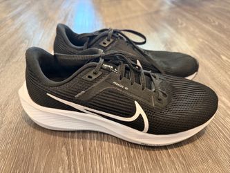 Women’s Nike Pegasus 40, size 8.5