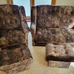 Loveseat and Chair With 2 Ottomans 
