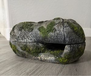 XL Zilla rock lair snake hide
