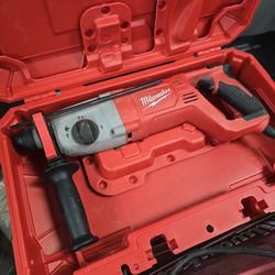 Milwaukee 8 Amp Corded 1 in. SDS D-Handle Rotary Hammer