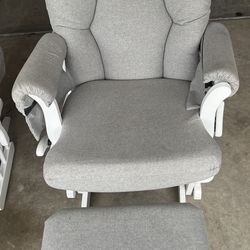 Dutailier Victoria  Reclining Glider and Ottomans
