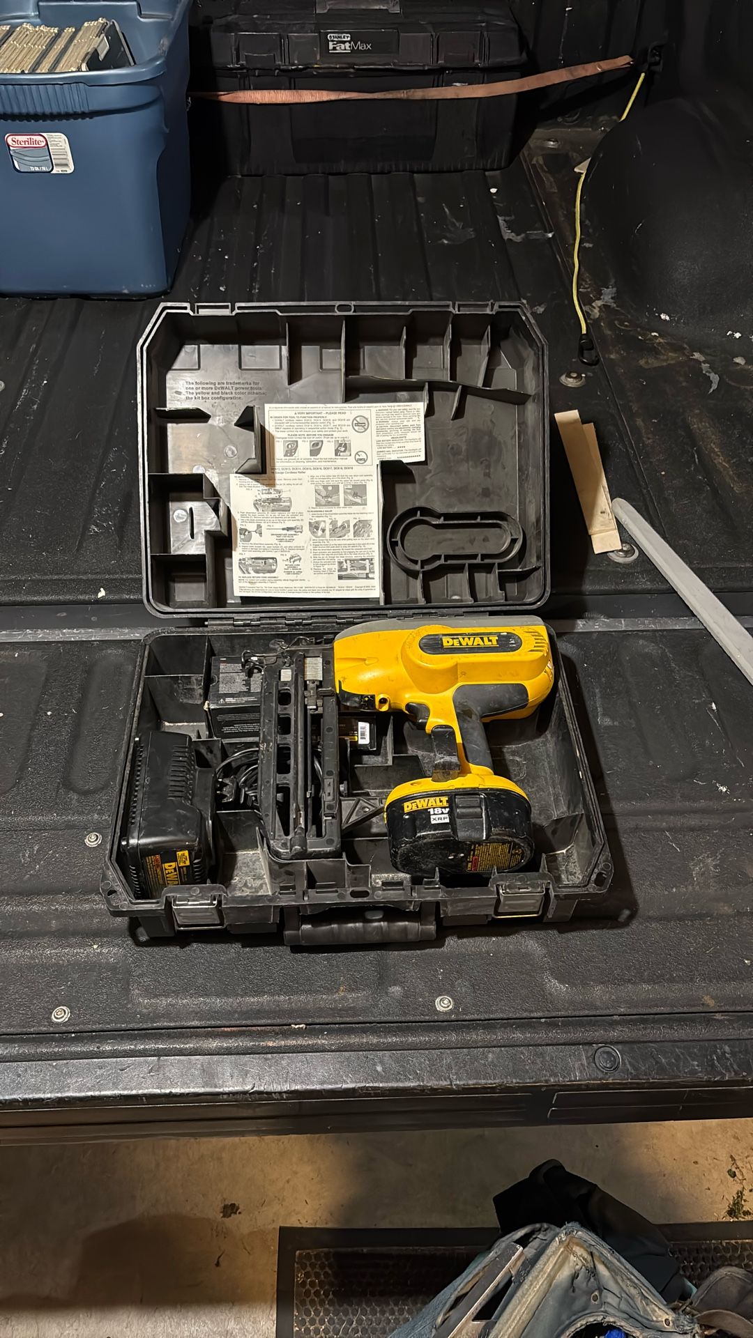 16ga DeWalt Nail Gun 18volt