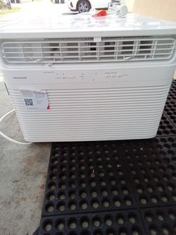 FRIGIDAIRE  1,400  sq.ft. 24,000 BTU  20 A/ 230 Volts  New $ 150